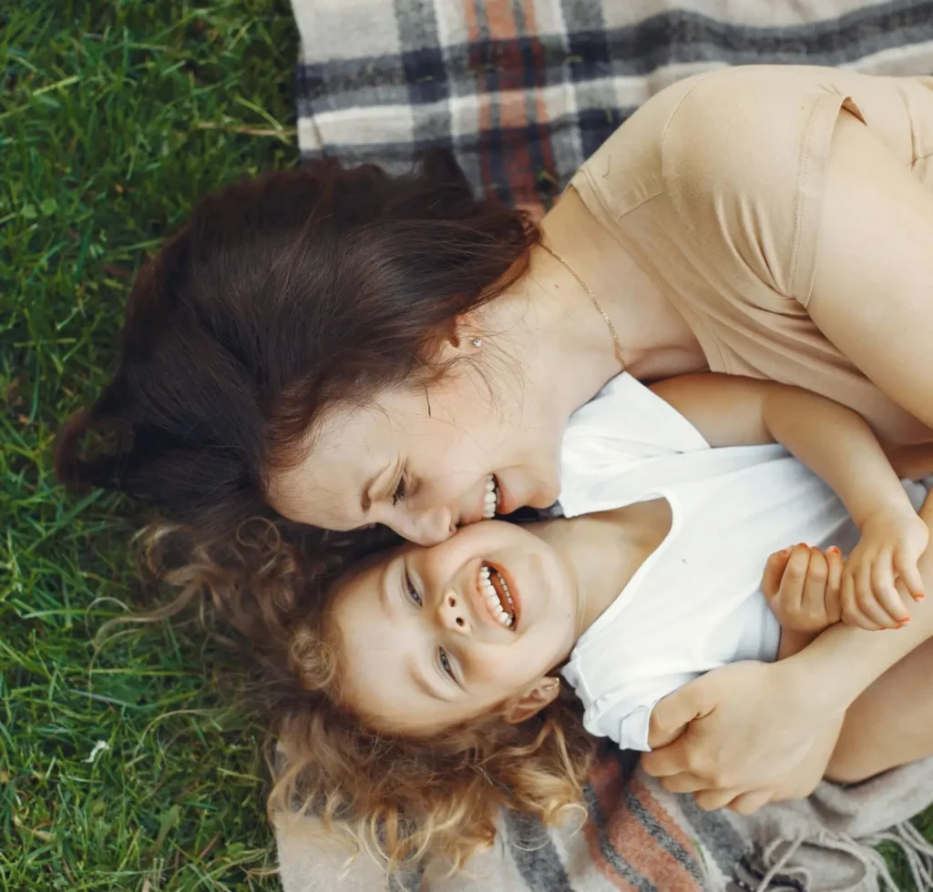 Votre enfant ne cherche pas a vous contrôler. Il cherche à s’attacher.