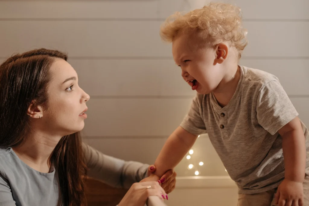 Mon enfant tape comment reagir